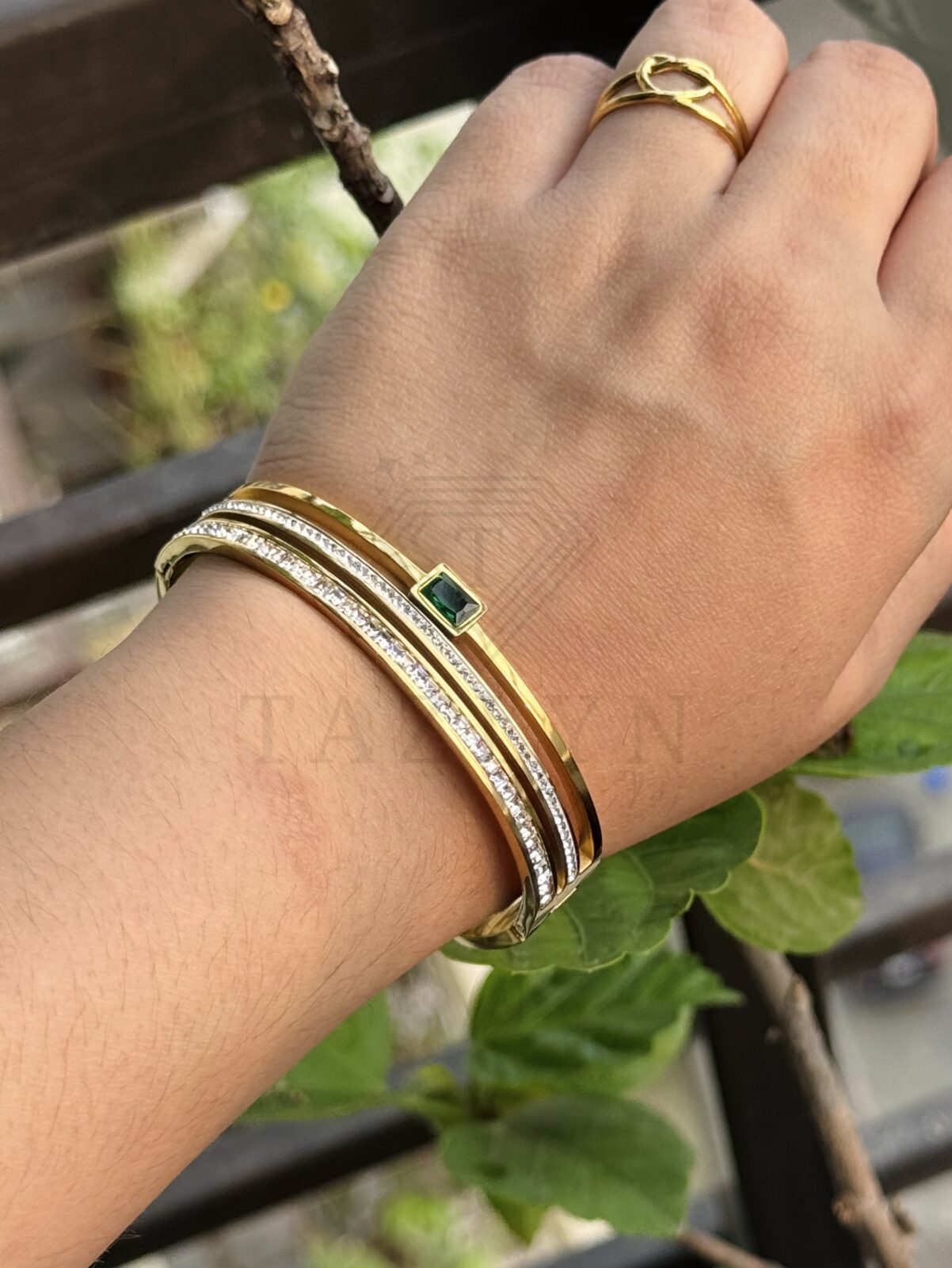 Luxury Emerald and Crystal Stone Bangle